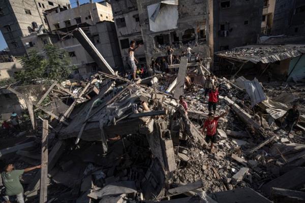 Palestinians look at the destruction after Israeli strikes on the Gaza Strip in Khan Younis, Saturday, Now. 4, 2023. (AP Photo/Fatima Shbair)