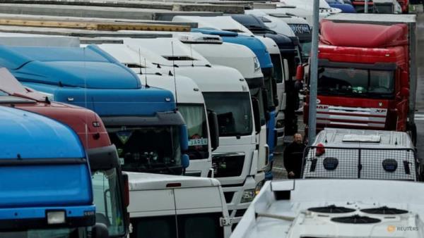 First lorries pass through new Ukraine crossing at Polish border