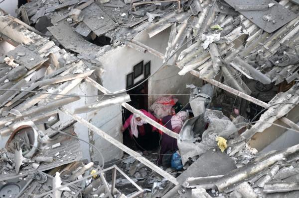 Residents in Rafah check the rubble left behind by Israeli bombardments.