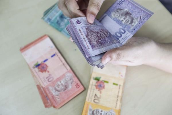 Ringgit gets early Christmas gift, bounces to RM4.62 against US dollar