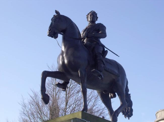 13-fascinating-facts-a<em></em>bout-the-king-george-i-statue