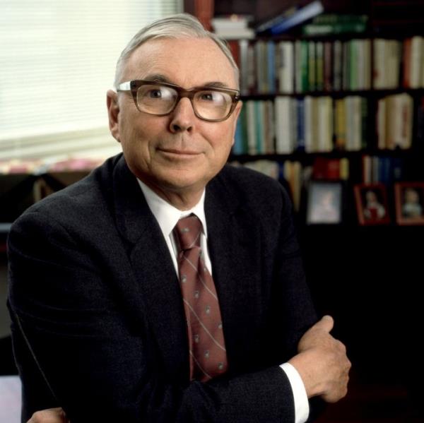 American billio<em></em>naire investor Charles Munger poses for a portrait with his arms folded in Los Angeles, California, March 9, 1988. (Photo by Bo<em></em>nnie Schiffman/Getty Images)