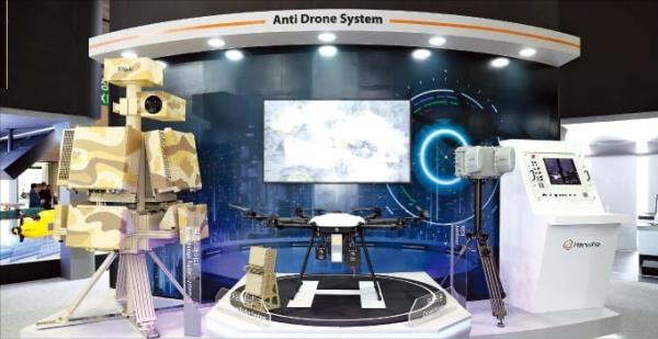 Hanwha　Systems'　anti-drone　system　introduced　at　a　South　Korean　defense　fair　in　June　(Courtesy　of　Hanwha　Systems)