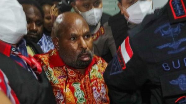 Former Papua governor's death while serving time for corruption sparks criticism against beleaguered anti-graft agency