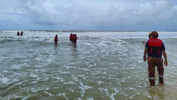 Singaporean missing off Desaru in Malaysia after being swept by waves