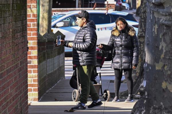 Migrants begging Marine Park residents.