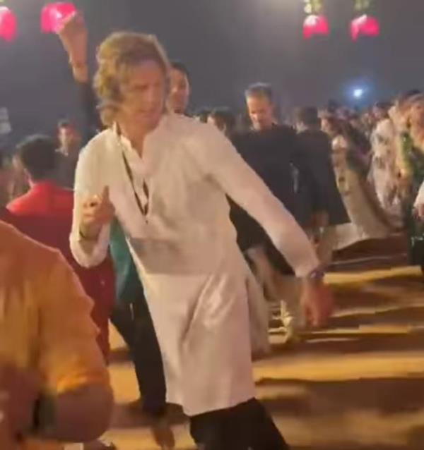 Nat Fyfe dancing in India.