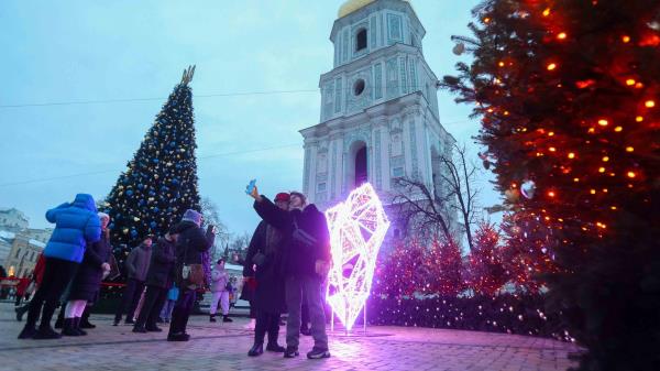 Ukrainians defy Moscow with first Dec 25 Christmas