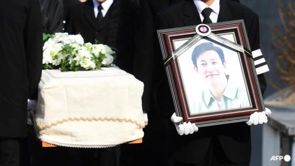 Family and friends bid final farewell to Parasite star Lee Sun-kyun