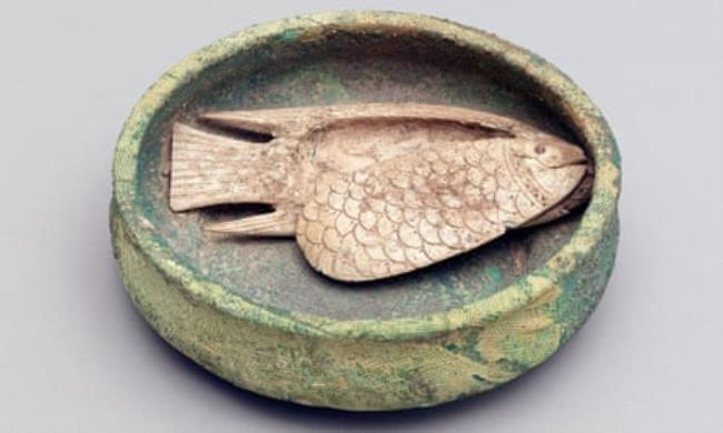 An ivory fish-shaped cosmetic box revealed by Jo<em></em>nathan Tubb’s excavations at Tell es-Sa’idyeh, Jordan.