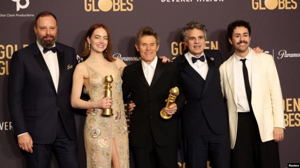 Yorgos Lanthimos, Emma Stone, Willem Dafoe, Mark Ruffalo and Ramy Youssef with the award for Best Motion Picture - Musical or Comedy award and Best Performance by a Female Actor in a Motion Picture - Musical or Comedy for 