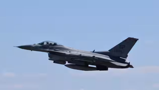 美国F-16战斗机在韩国西海岸坠毁