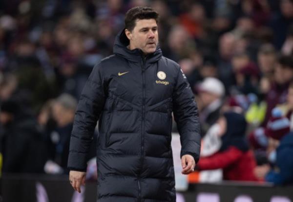 Chelsea manager Mauricio Pochettino looks on