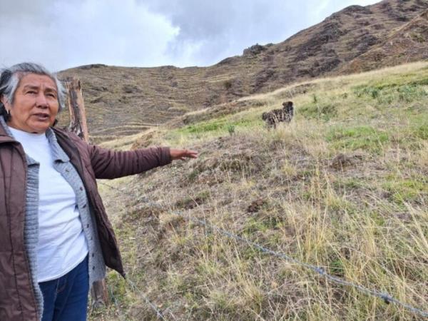 Nayda Quispe, a Peruvian farmer from the department of Cuzco, pointed out the state of the soil as a result of the 2023 drought. She regretted that the authorities do not invest in the development of rural women who need access to education and technical training to be able to work and generate their own income. CREDIT: Mariela Jara / IPS