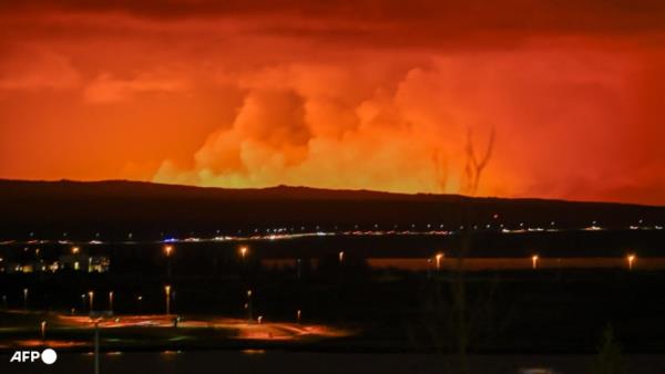 Volcano erupts again on Iceland peninsula