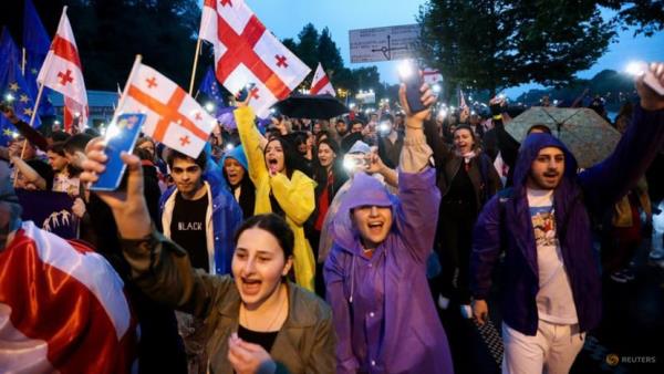 Tens of thousands rally in Tbilisi against 'foreign influence' Bill