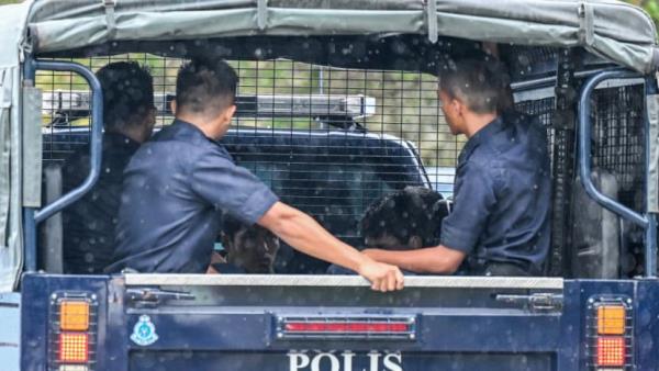在过去的十年里，马来西亚有超过1600名警察和工作人员因各种罪行被解雇