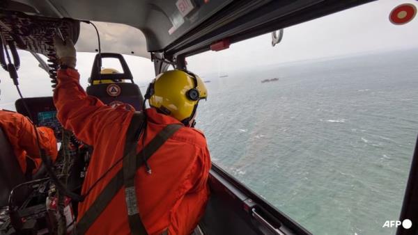 Divers attempt to reach sunken Philippine tanker amid fears of oil spill