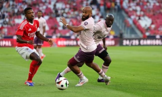 Bryan Mbeumo in action against Benfica in pre-season