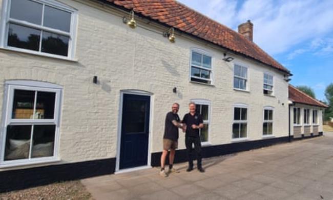 Rick Malt takes keys from Andrew Pettitt outside the cream-painted pub