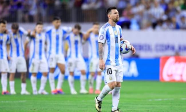 Lio<em></em>nel Messi prepares to take a penalty in the shootout against Ecuador in the 2024 Copa América quarter-final.