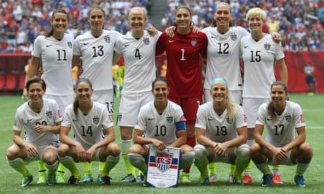 USA players line up for a team photograph before the 2015 World Cup final against Japan.