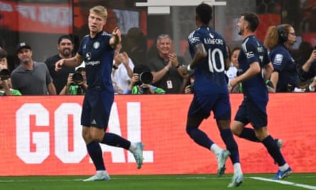 Rasmus Højlund celebrates opening the scoring for Manchester United in the pre-season friendly against Arsenal.