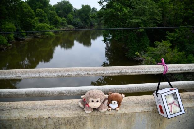 Stuffed animals sit on the co<em></em>ncrete railing of the Adelaide Street bridge in London, Ont., on Aug 4, 2024, overlooking a stretch of the Thames River wher<em></em>e seven-year-old Anna Bielli went missing after she entered the water.