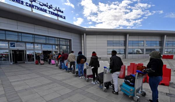 Migrants arrive at Tunis-Carthage Internatio<em></em>nal airport on March 7, 2023 as they prepare to leave Tunis on a repatriation flight. (AFP)