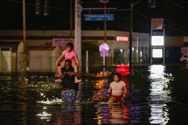 全国新闻|图片:飓风“海伦”造成的破坏