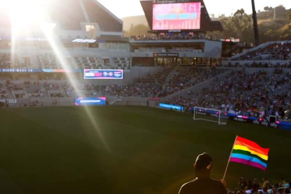 足球|第12场比赛，圣地亚哥浪潮队的上座率如何领先NWSL ?