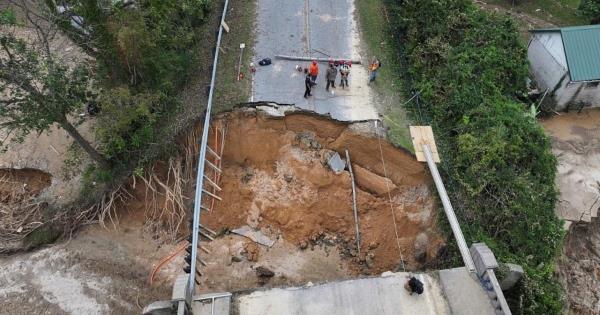 Helene deaths exceed 100, supplies rushed to storm-ravaged North Carolina