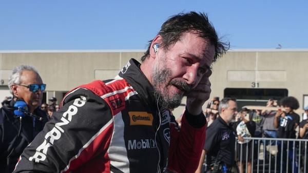 Keanu Reeves spins off track in professio<em></em>nal racing car debut