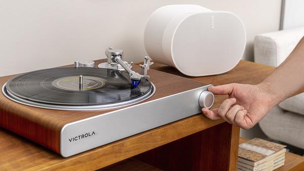 The Stream Sapphire features a tactile knob for quick and easy volume control. Picture: Victrola.