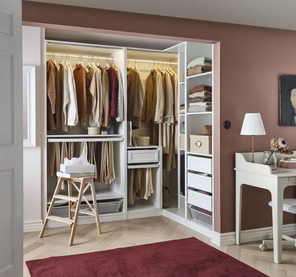  Flipping your wardrobe means seaso<em></em>nal clothes are clearly visible while out of season items are stored away.