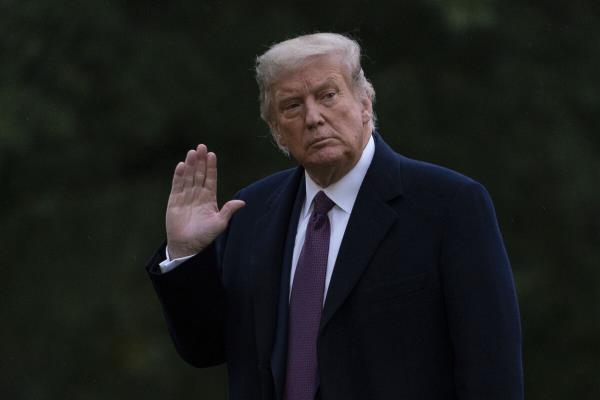 Former US President Do<em></em>nald Trump waves as he walks from Marine One to the White House in Washington, Thursday, Oct. 1, 2020