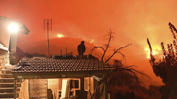 Wildfire in southern Greece leaves two dead