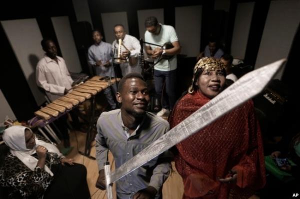 Sudanese Camirata troupe dancers who lost some of their relatives during the co<em></em>nflict in Sudan, Hoda Othman, right, and Kamal perform Al Saysaed dance from East Sudan during a rehearsal in Cairo, Sept.10, 2024.