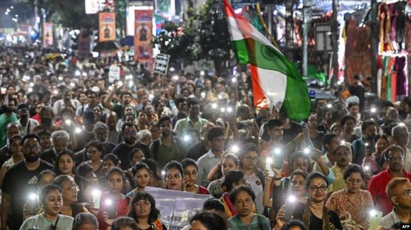 Activists and medical professio<em></em>nals shout slogans during a protest march to co<em></em>ndemn the rape and murder of a doctor in Kolkata on October 1, 2024.