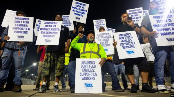 Lo<em></em>ngshoremen strike at midnight at Bayport Terminal on Oct. 1, 2024, in Houston. 