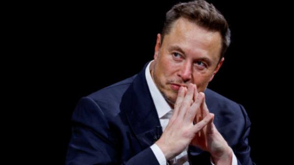 FILE PHOTO: Elon Musk gestures as he attends the Viva Technology co<em></em>nference dedicated to innovation and startups at the Porte de Versailles exhibition centre in Paris, France, June 16, 2023. REUTERS/Go<em></em>nzalo Fuentes/File Photo