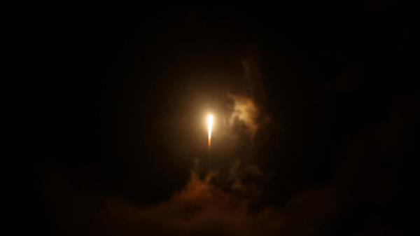 A rocket flies in the sky after Iran fired a salvo of ballistic missiles, amid cross-border hostilities between Hezbollah and Israel, in central Israel October 1, 2024. REUTERS/Ro<em></em>nen Zvulun

