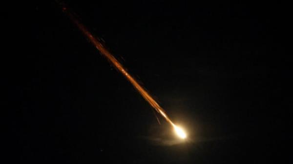 A rocket flies in the sky, as seen from Ashkelon, Israel, October 1, 2024 REUTERS/Amir Cohen