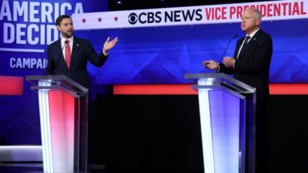  Republican vice presidential nominee US Senator JD Vance (R-OH) and Democratic vice presidential nominee Minnesota Governor Tim Walz gesture as they speak during a debate hosted by CBS in New York, US, October 1, 2024. Photo: REUTERS/Mike Segar 