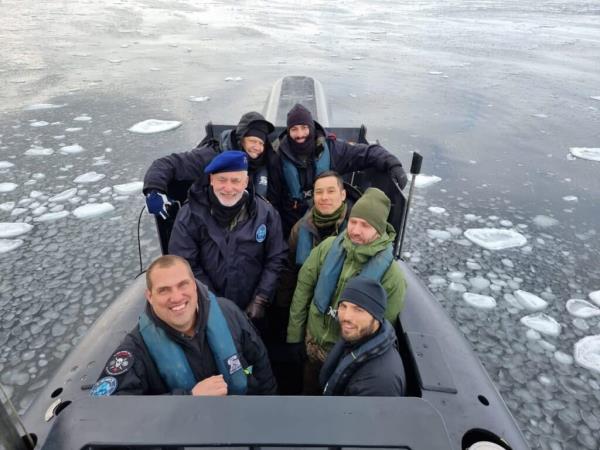 Arp?o crew members are pictured o<em></em>nboard during the deployment, along with Admiral Henrique Gouveia e Melo, Portugal’s Chief of Navy (second left). Pre-deployment training for the crew encompassed safe operation of the submarine, optimising the boat’s tactical positioning, and maximising effective use of its sensors. Source: Portugese Navy.