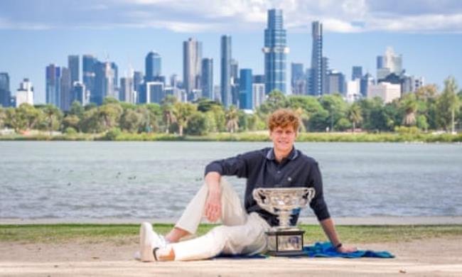 Jannik Sinner with the Australian Open trophy